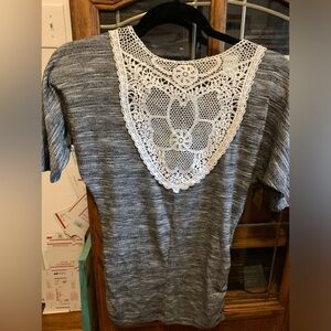 Juniors No Boundaries short sleeve, Lacey back v neck top, size 3-5